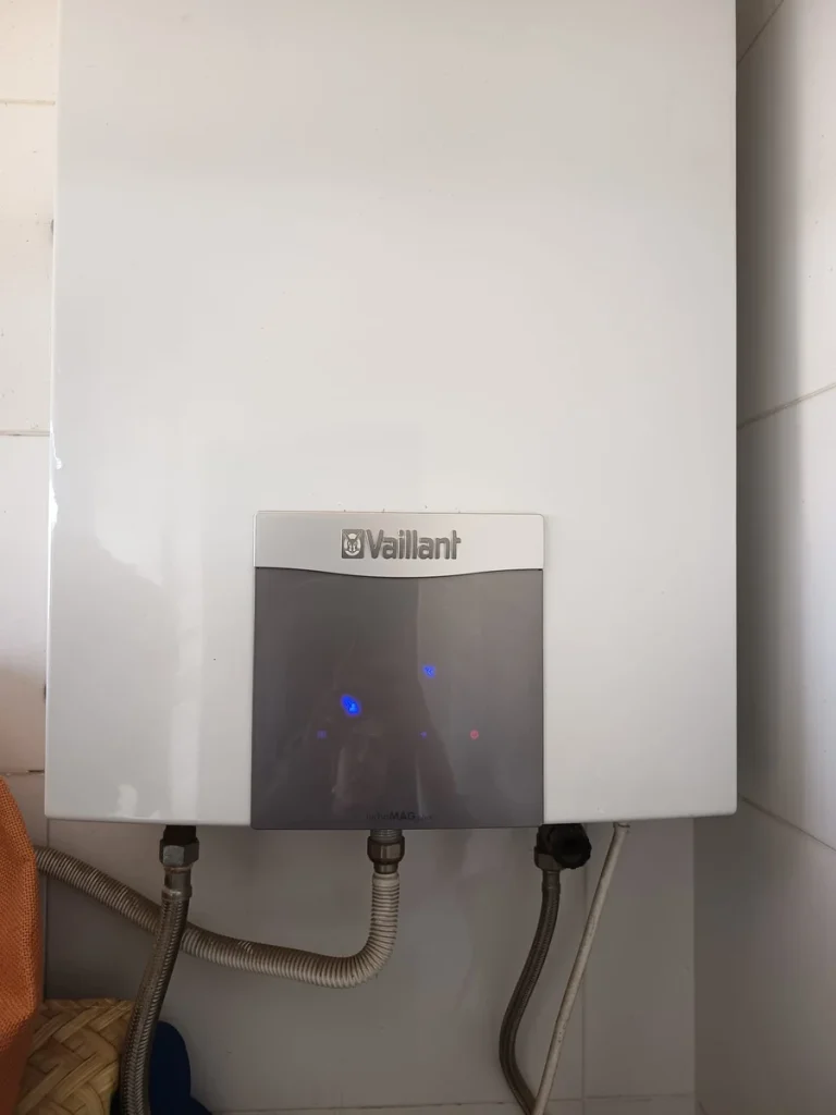 Caldera mural de gas instalada y puesta en marcha en una vivienda de Murcia